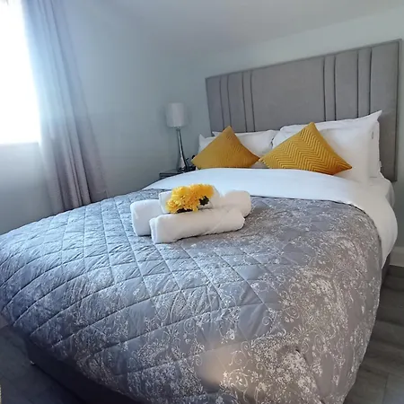 Апартаменты Tiernan's Luxury Triple Ensuite *