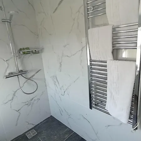 Tiernan's Luxury Triple Ensuite Апартаменты Чарлстаун