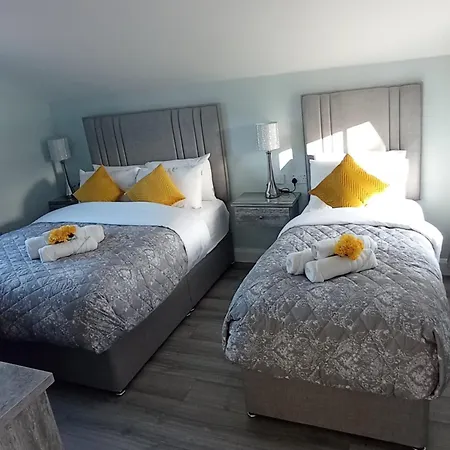 Апартаменты Tiernan's Luxury Triple Ensuite *
