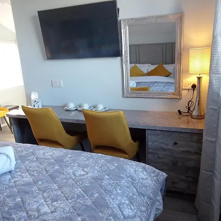 Tiernan's Luxury Triple Ensuite * Чарлстаун
