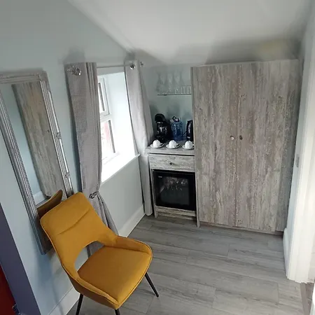 Tiernan's Luxury Triple Ensuite Charlestown