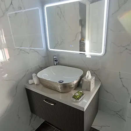 Tiernan's Luxury Triple Ensuite Apartment